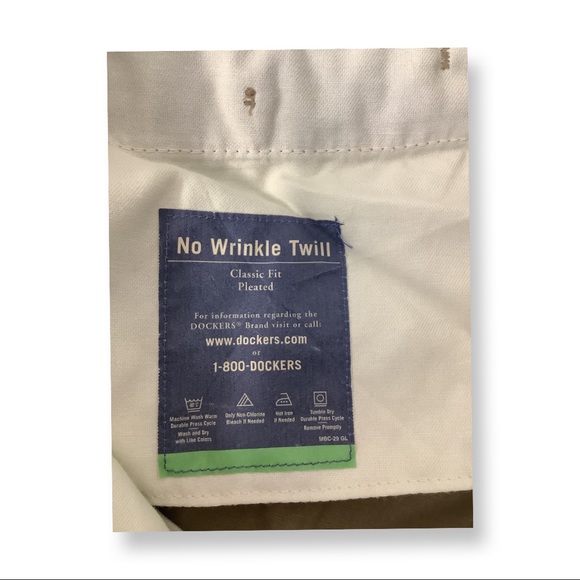 Dockers Classic Fit Pleated Men’s Pants - Picture 3 of 4